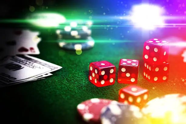 Pemain menikmati permainan slot online di platform tt777 dengan antarmuka mobile yang intuitif
